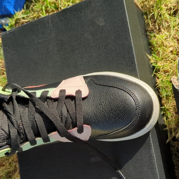 Shoes - Picture 2 of 4